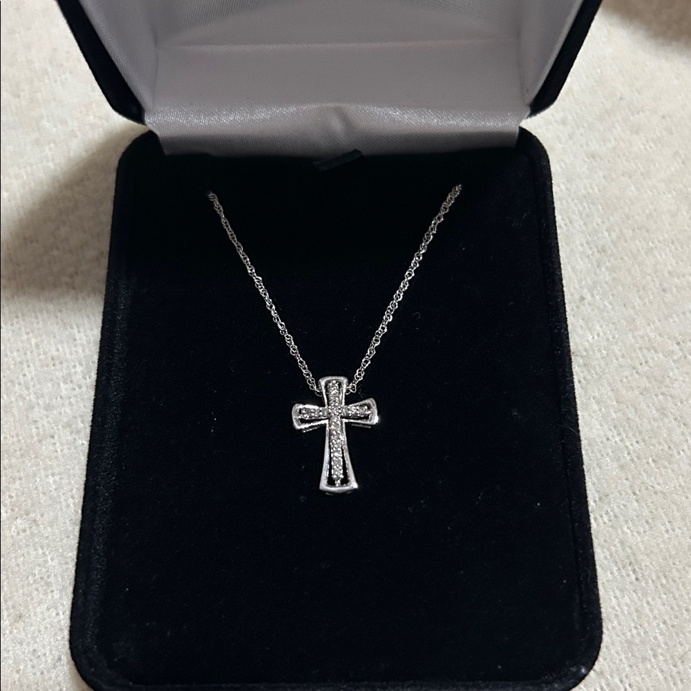 NWT Kay Jewelry Cross Necklace